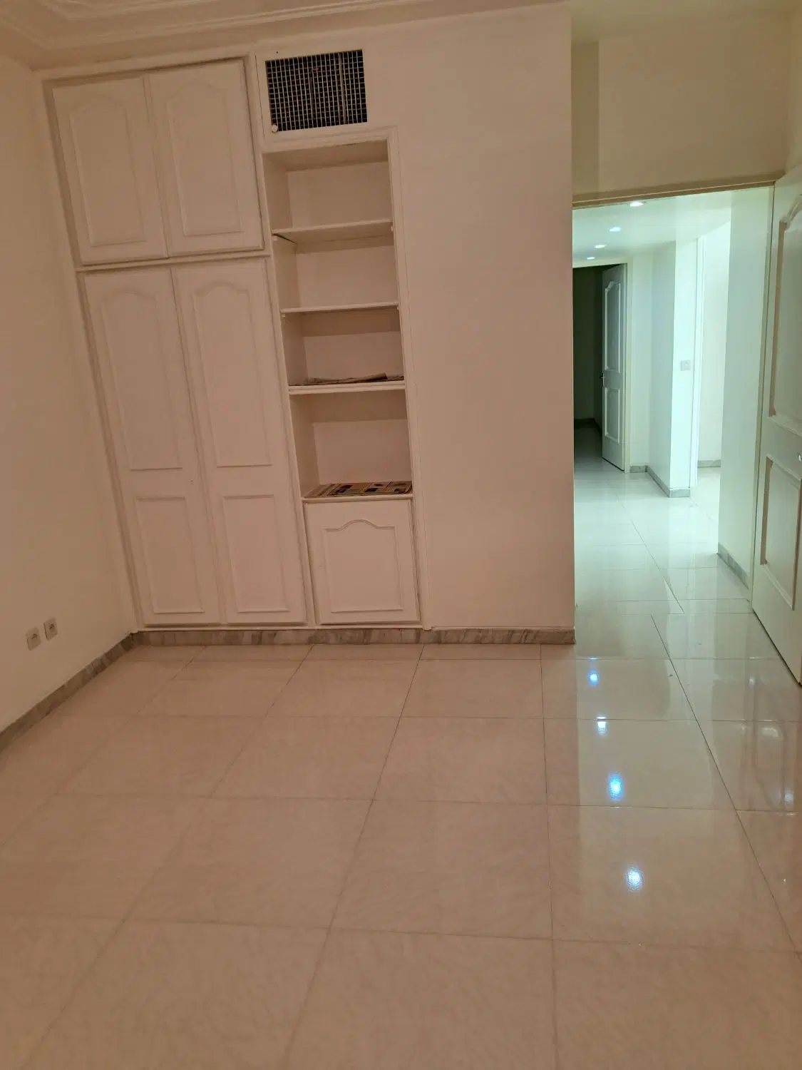 اجاره آپارتمان ۱۳۰ متری جنوبی دو خواب سه راه سیمین