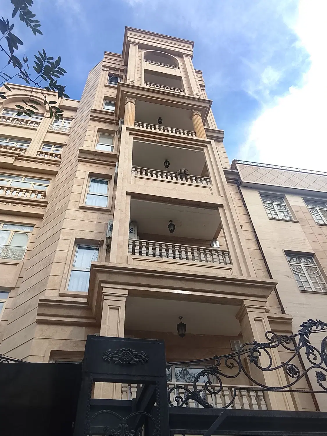 170 متری_ رضا احمدآباد_ 26 ت _ متری 155