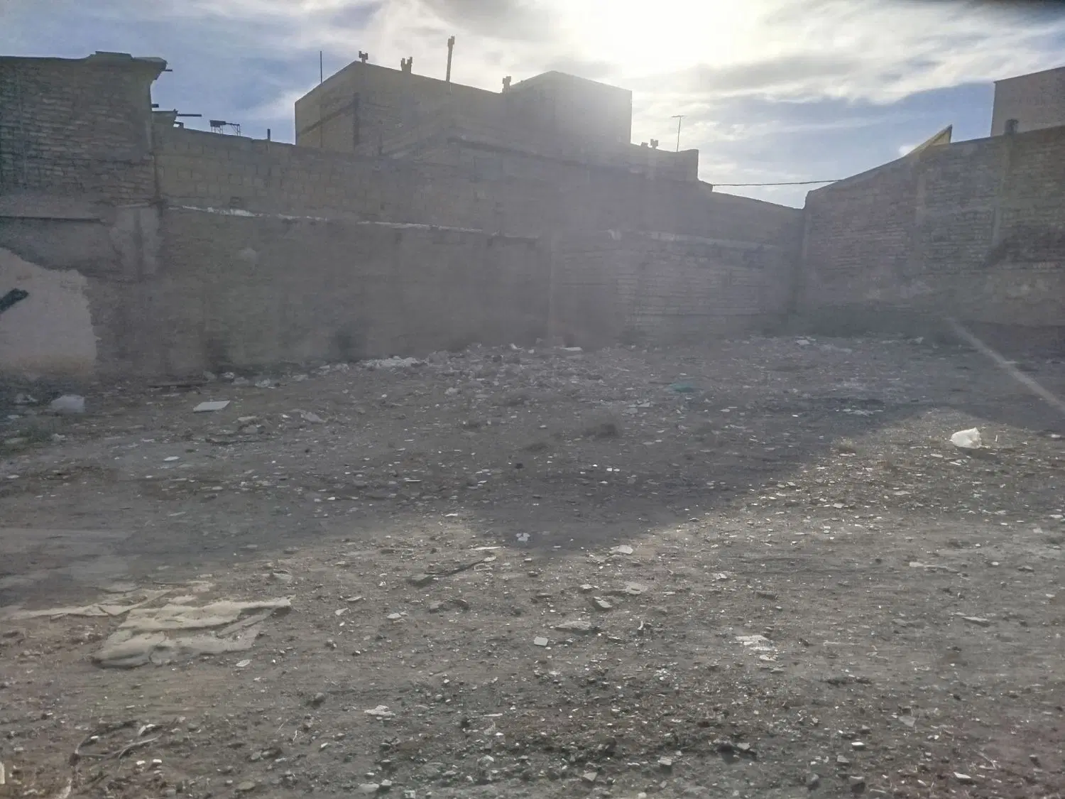 زمین ۸۴ متری دو نبش
