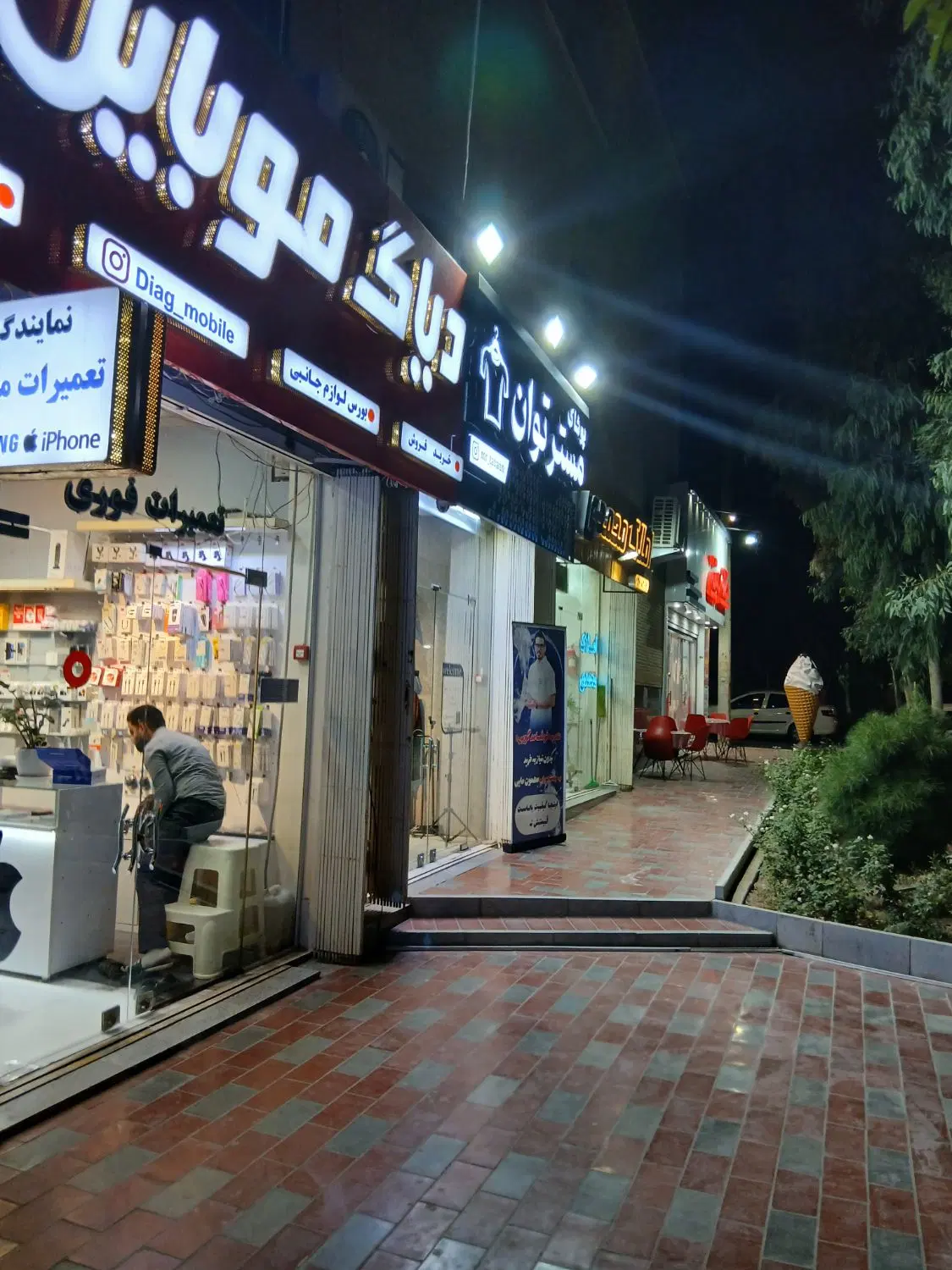 اجاره مغازه ۱۲ متری  خیابان حقانی بنیاد