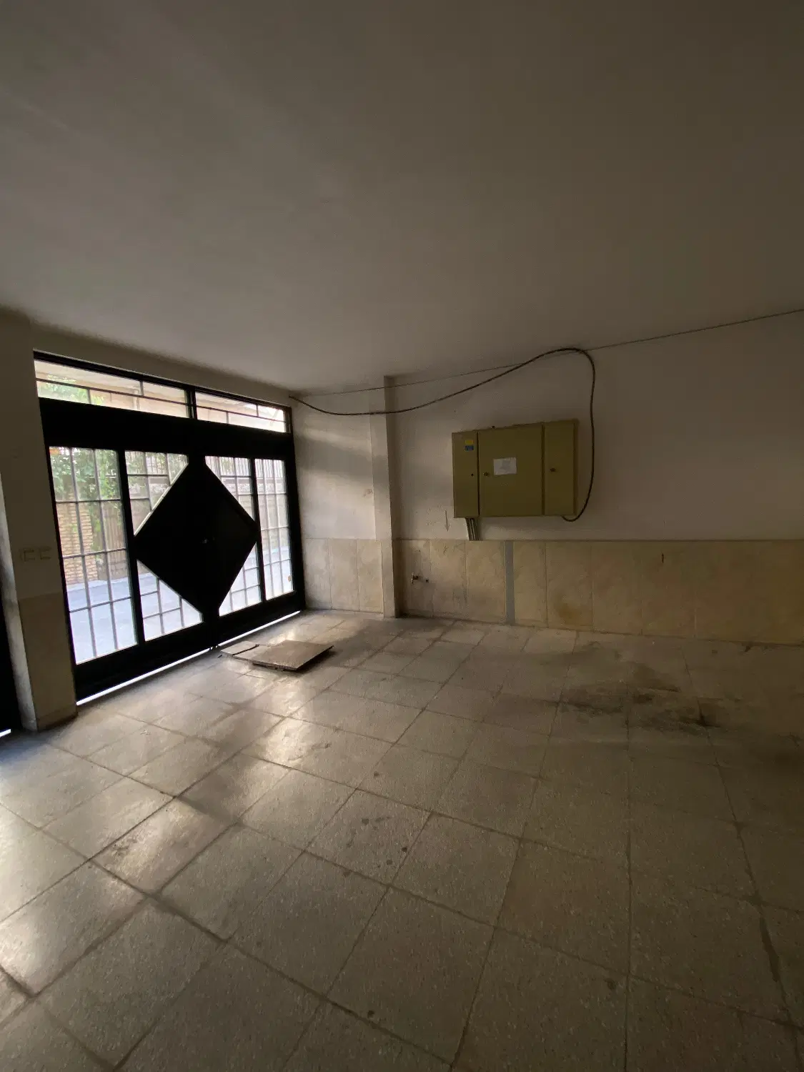 پارکینگ مستقل خودرو صدرا ماهی ۳