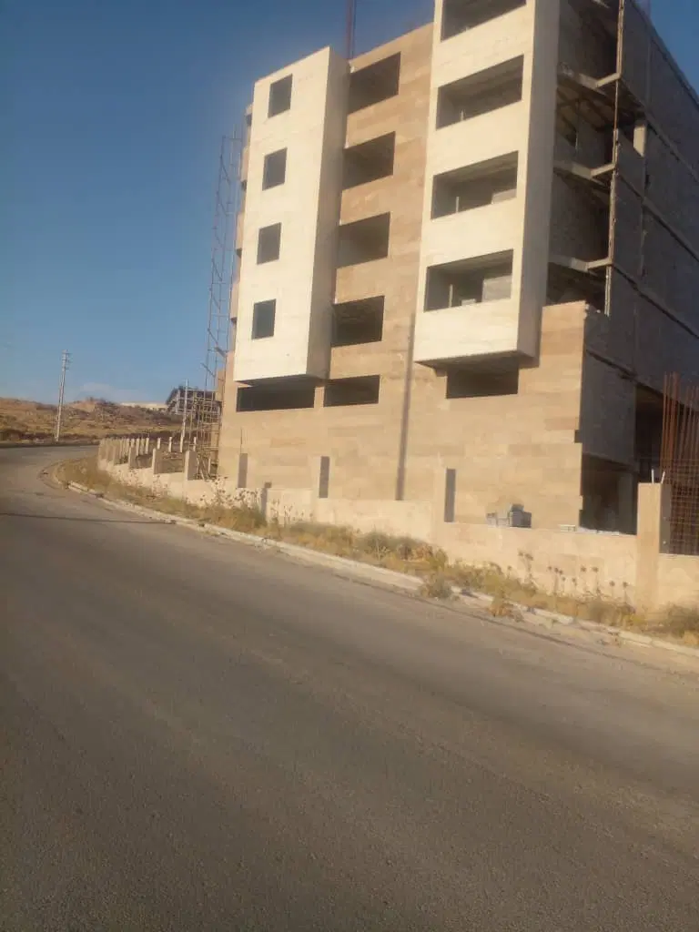 آپارتمان سه خواب، صدرا فاز یک،طبقه دوم