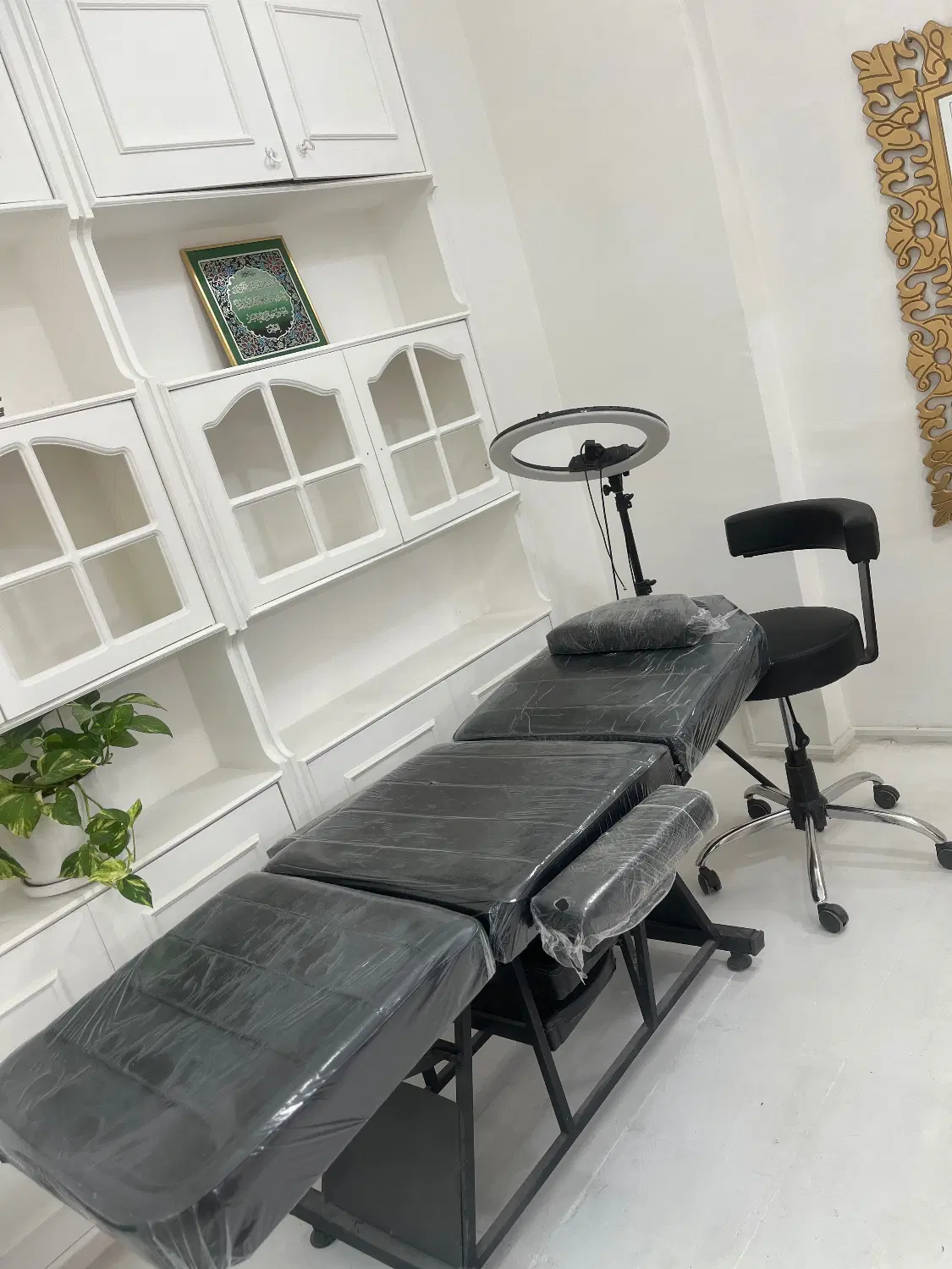 صندلی رنگ و لایت کراتین مژه اصلاح و ابرو رنگ مو