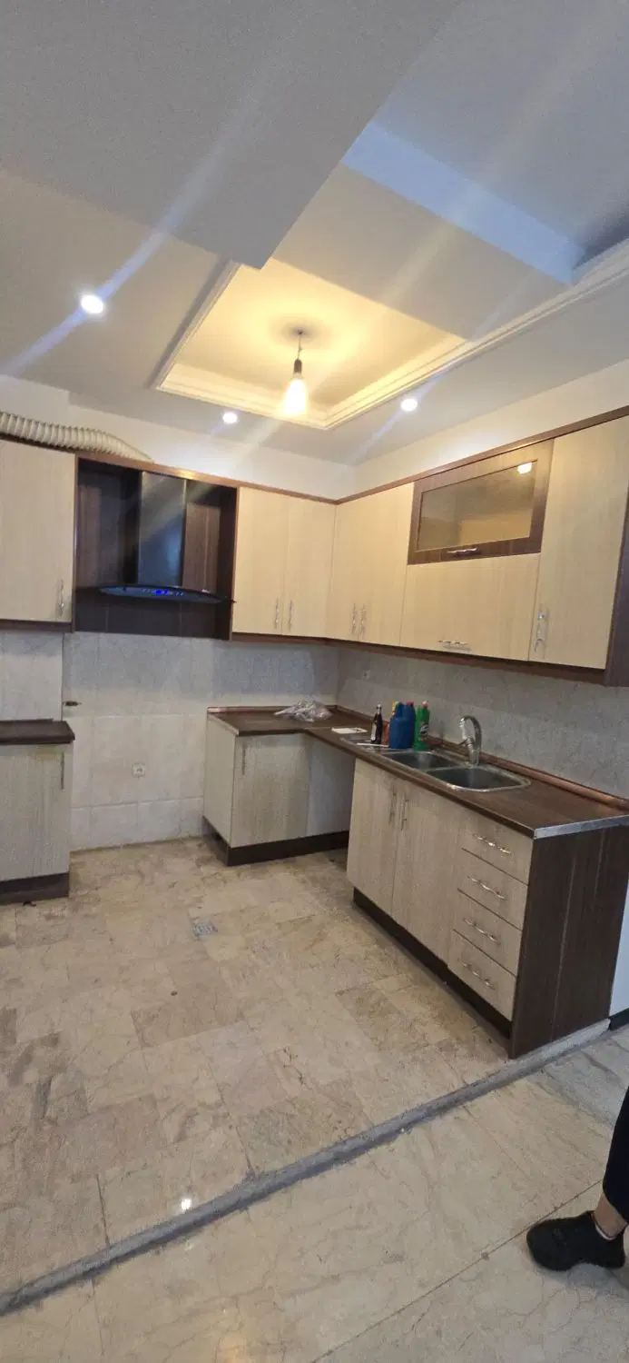 ۵۷متر یک خواب طبقه ۳ بدون اسانسور نارمک گاراپیدی