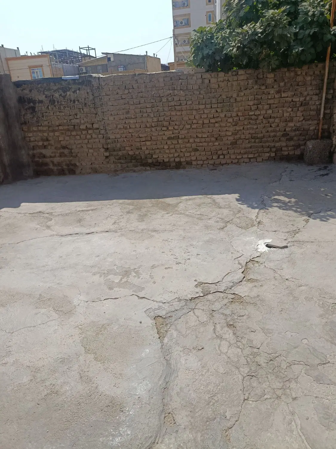 زمین نیمه ساز بهارستان ۴