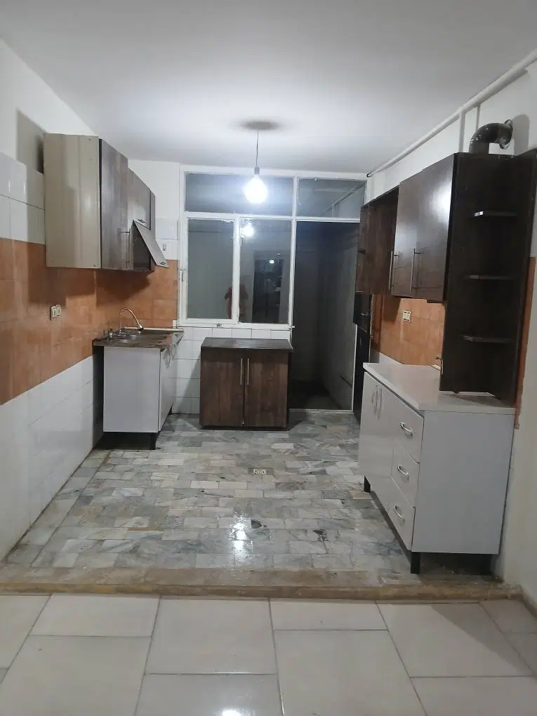 ۶۵ متری دو خواب همکف دارای پارکینگ‌ و حیاط خلوت