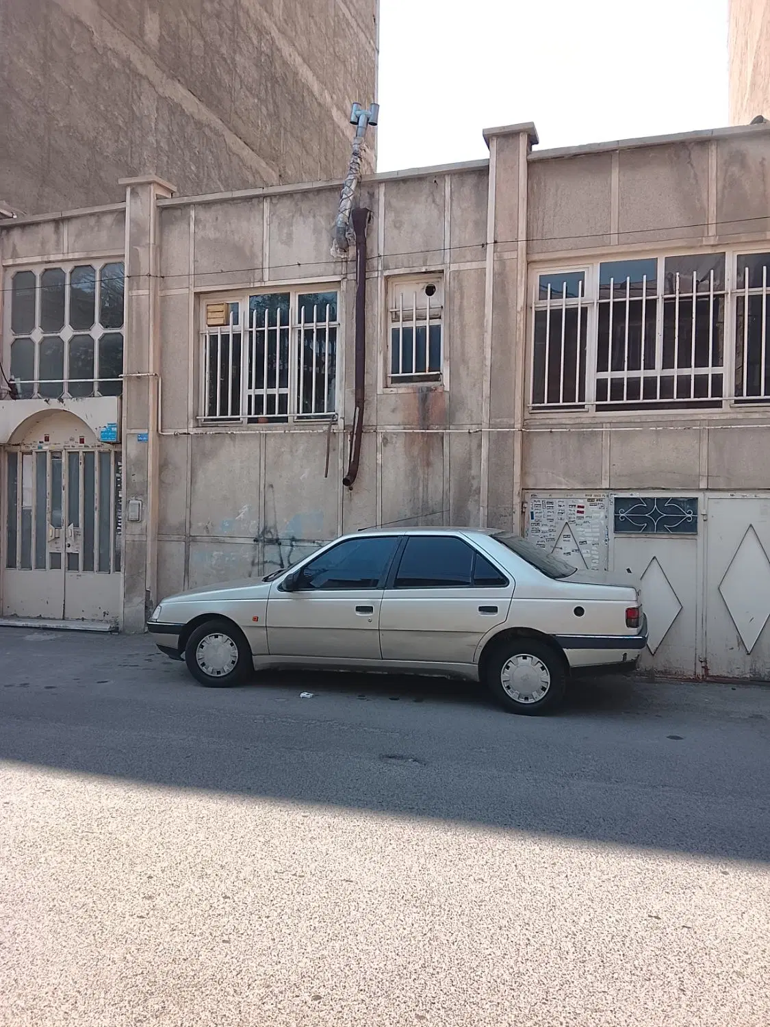 فروش حیاط دو طبقه حافظ۱ ابوریحان