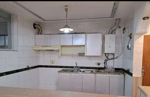 ویلایی یک طبق درب از ساختمان دارای پارکینگ