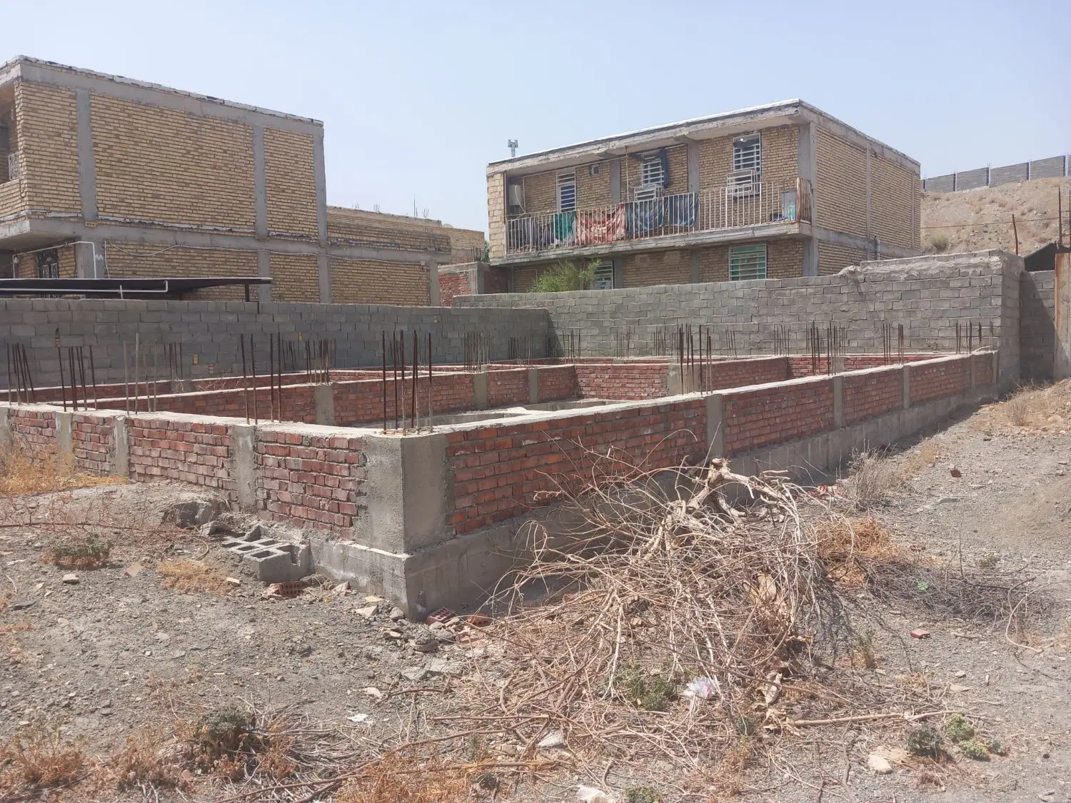 زمین فروشی