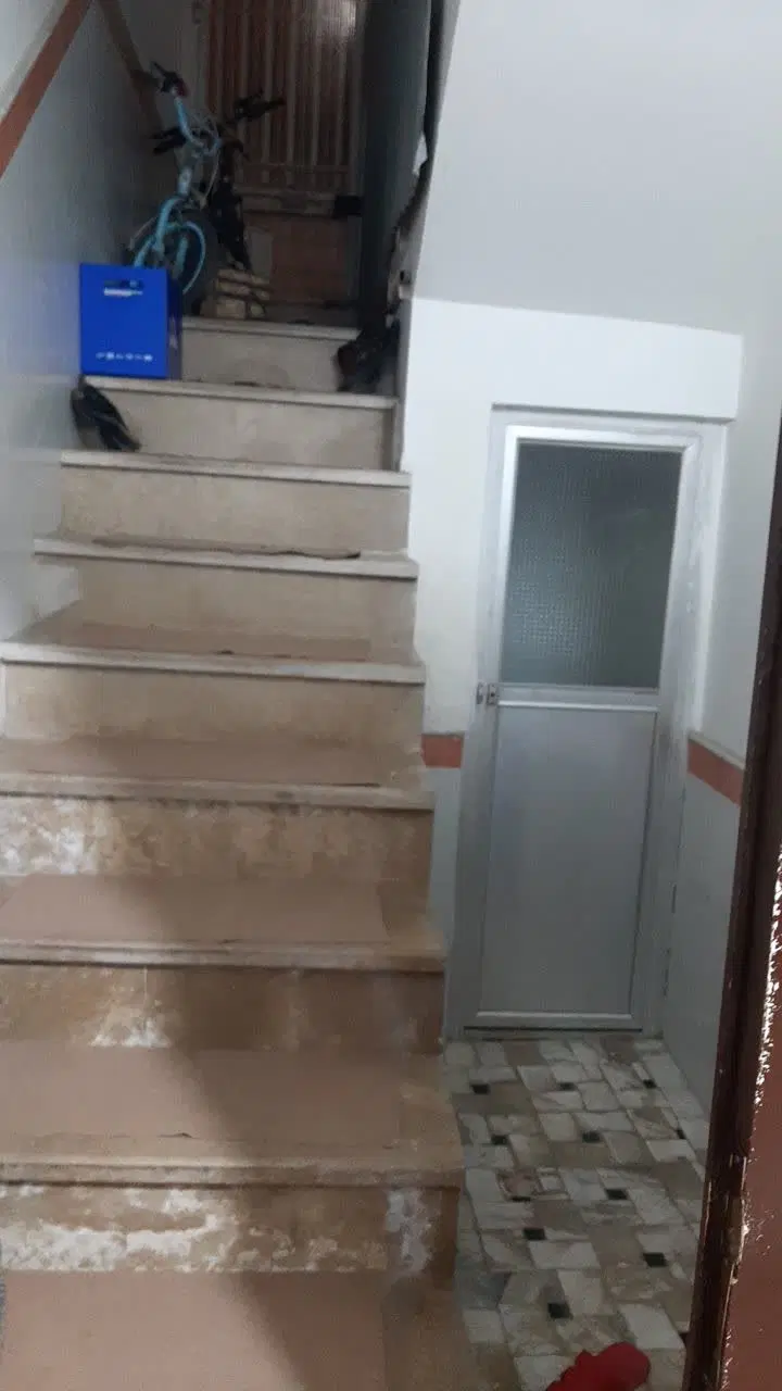 زیر زمین صد و بیست متری دو خوابه راه جدا