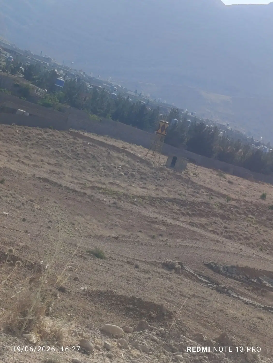 زمین 1000متری سر دونبش جلو مجموعه