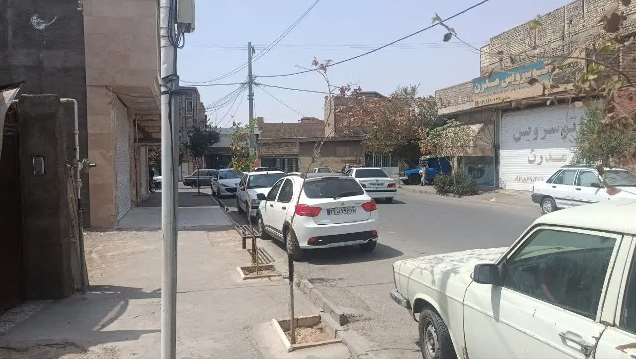 زمین ۵۱ متر 7متر بر خیابان فهیمی بر اوایل امامی