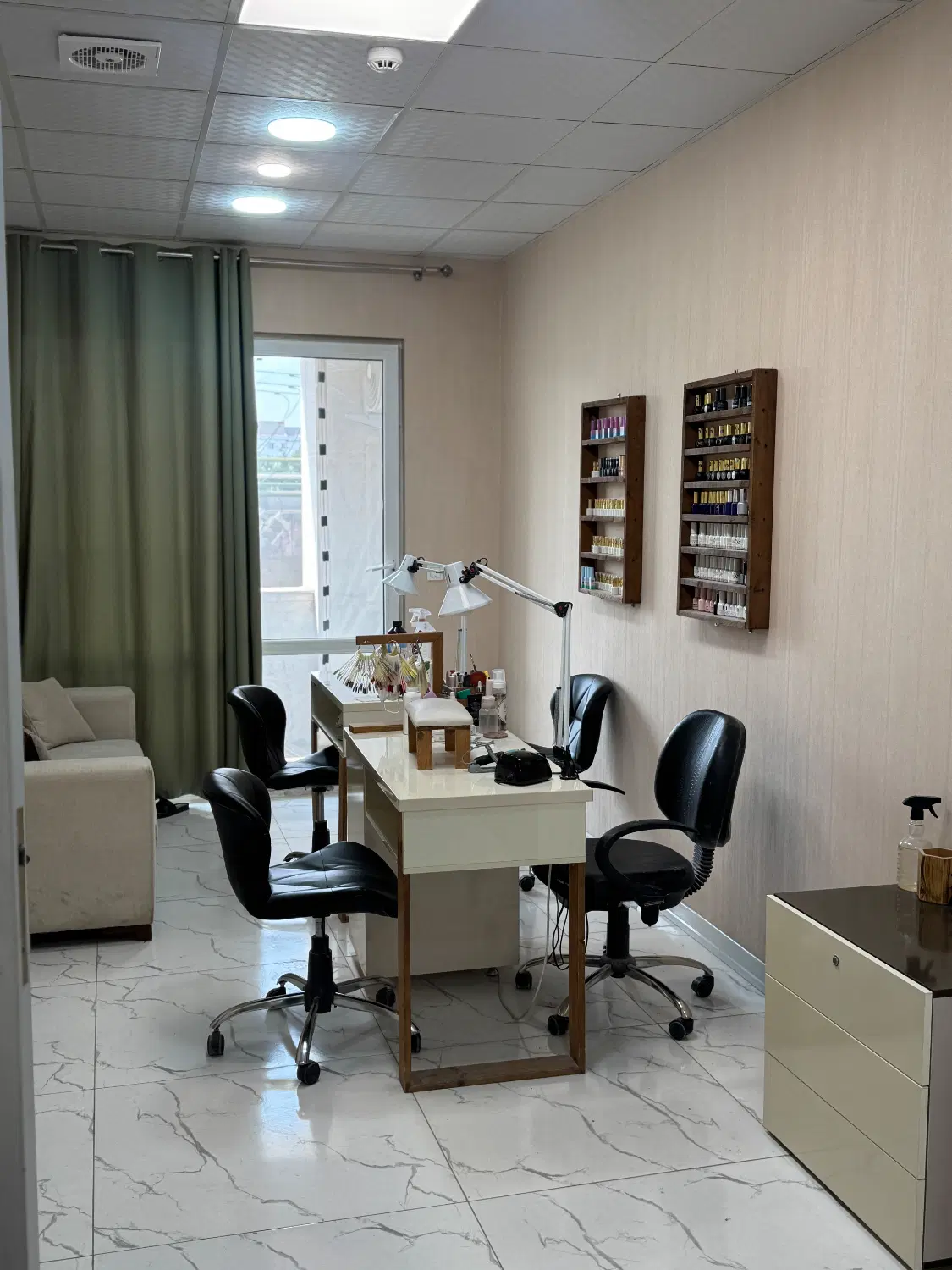 اجاره صندلی به ناخنکار و ..