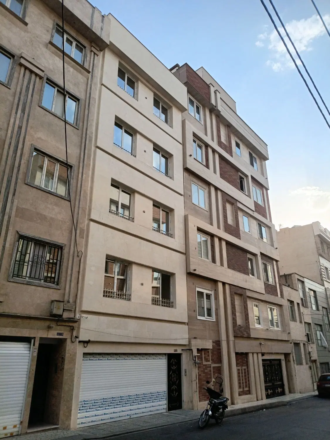چهار طبقه جنوبی یکجا با پارکینگ