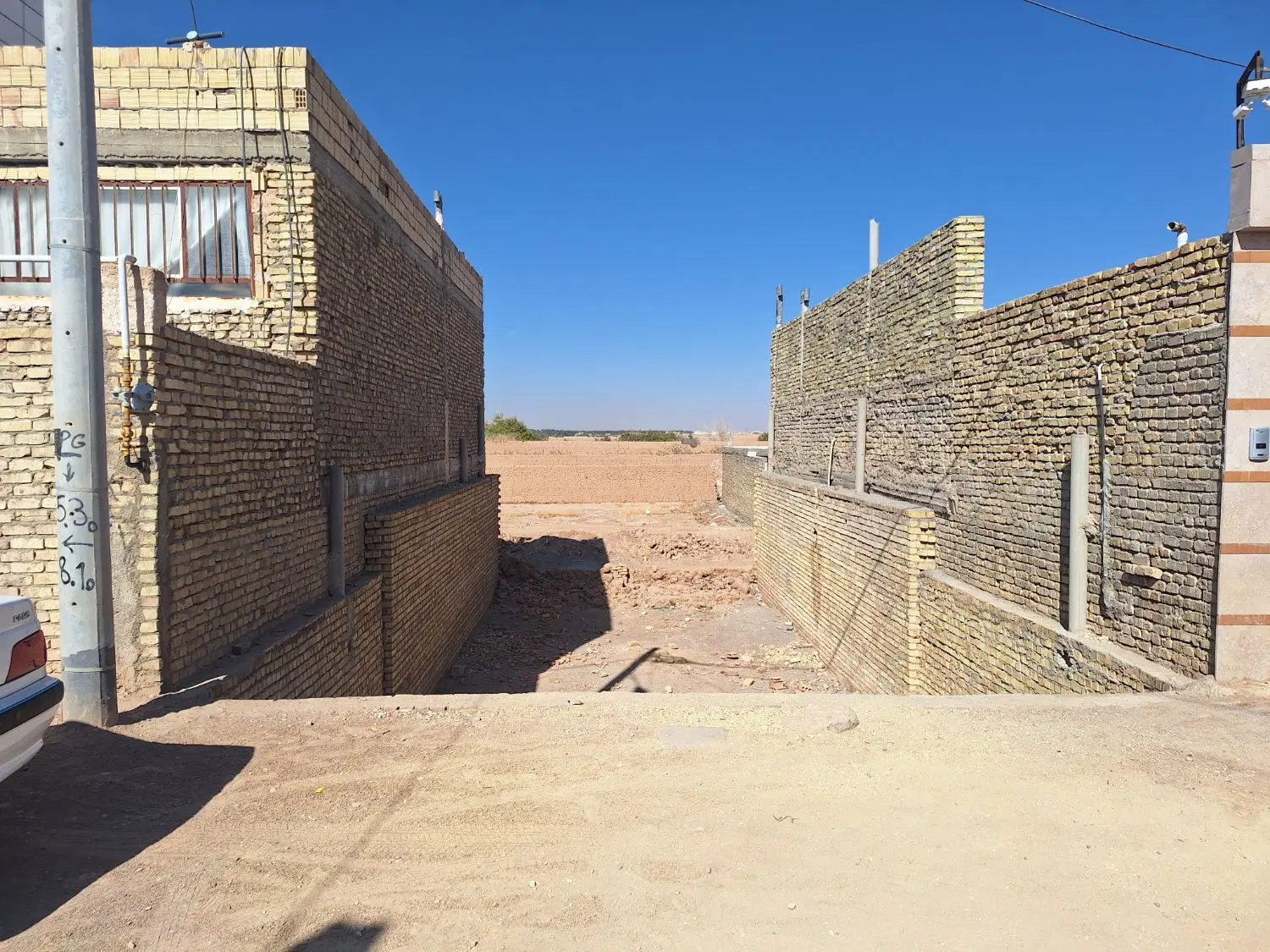 زمین فروشی