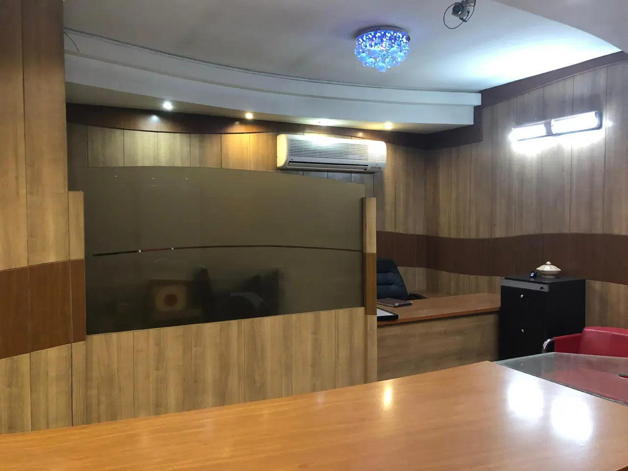 دفترکار چهارباغ عباسی ۶۶متر