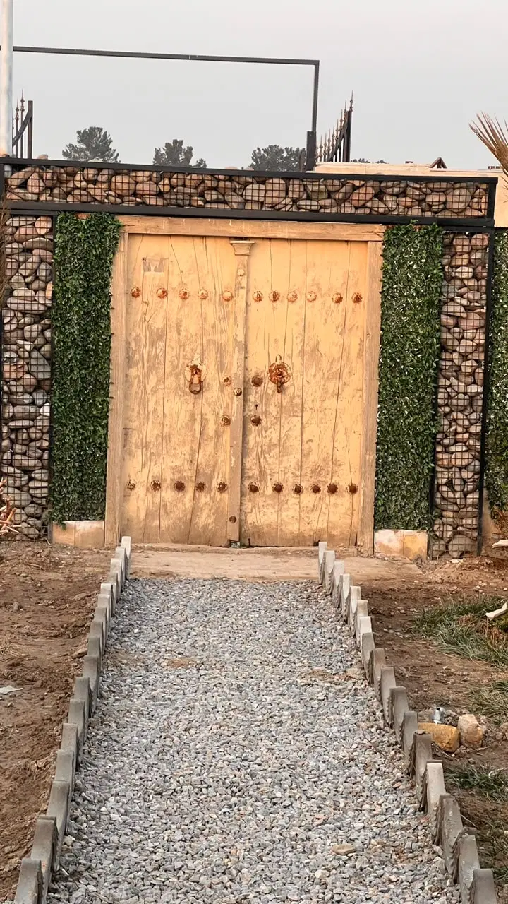 باغ فروشی در خیابان درختی اصفهانک