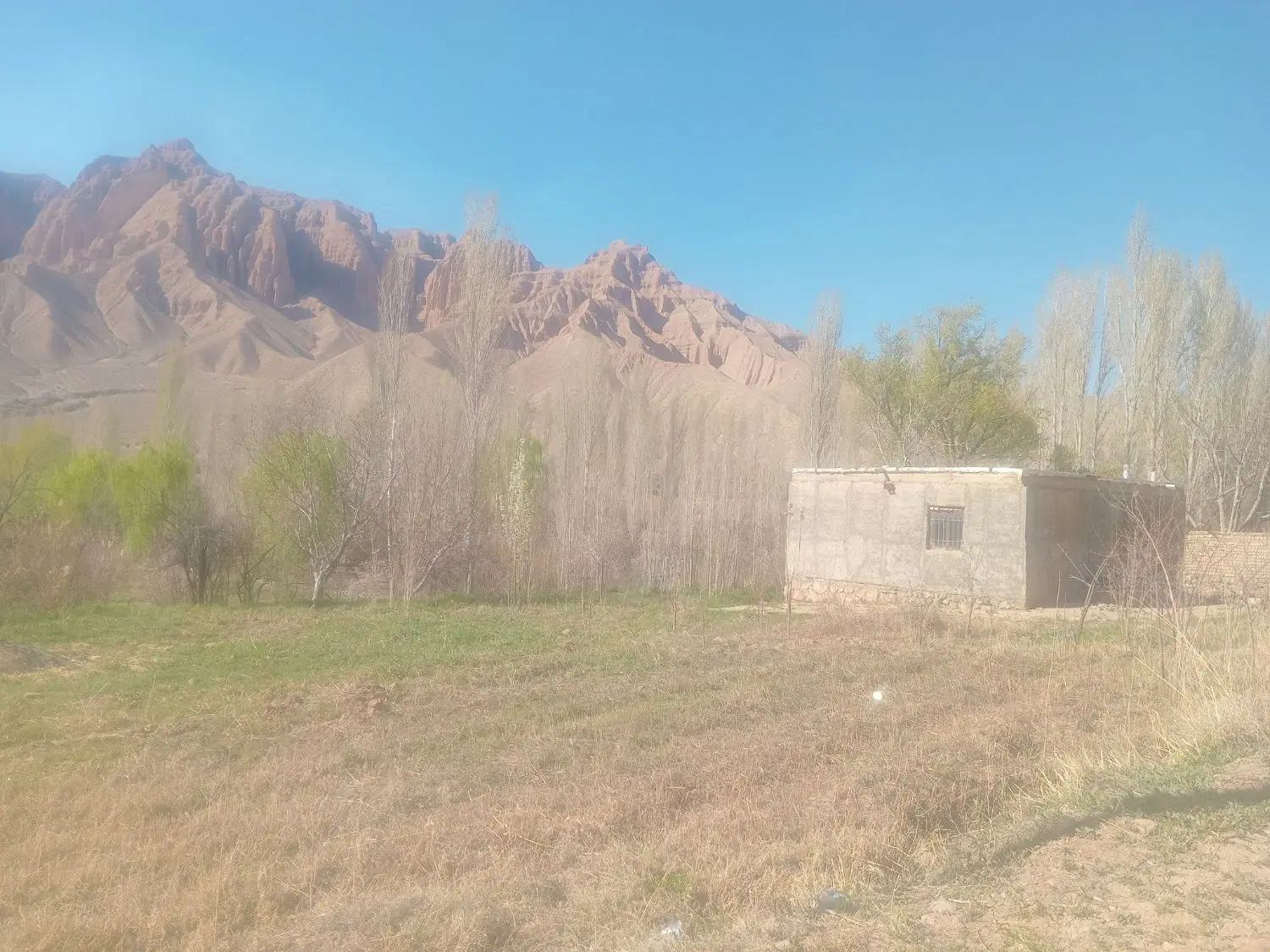 باغچه با ویلای نقلی