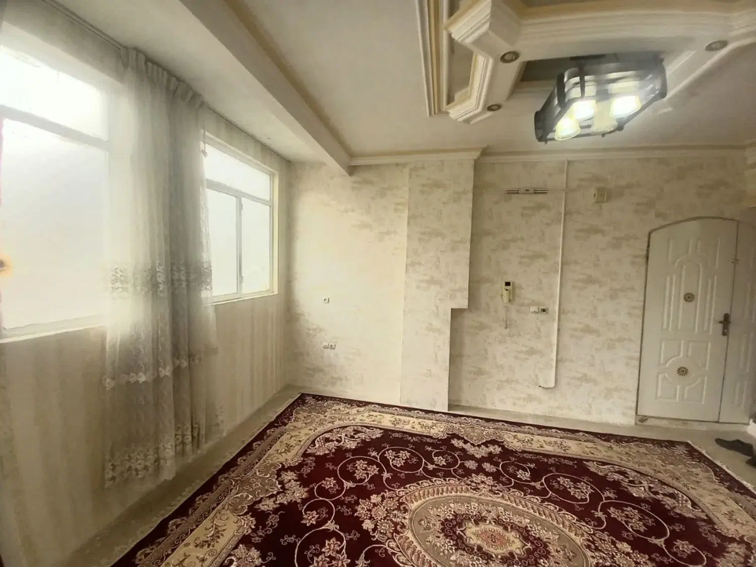 آپارتمان اجاره بسیار تمیز سر نبش غرق نور