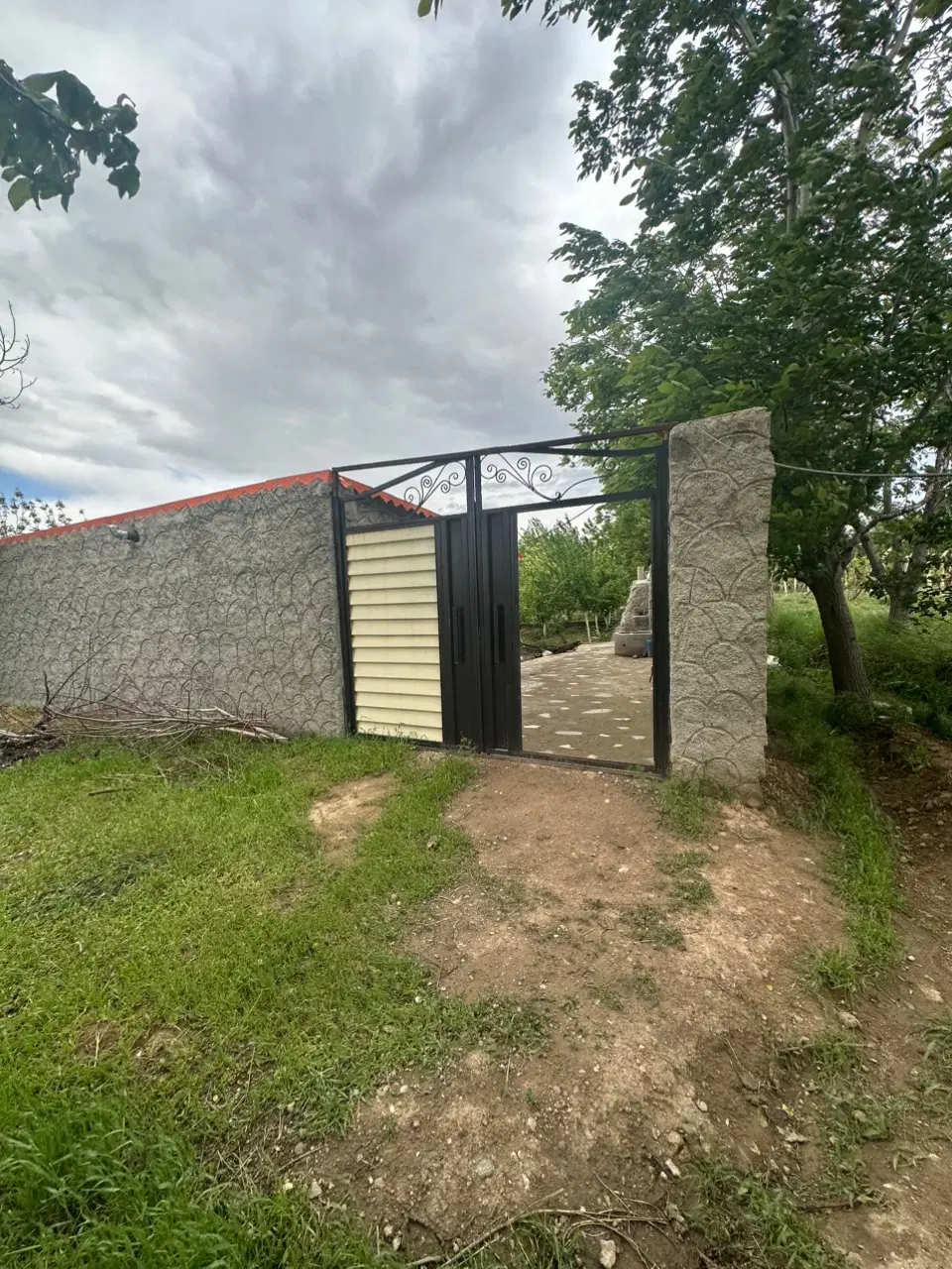 باغ در آذرشهر