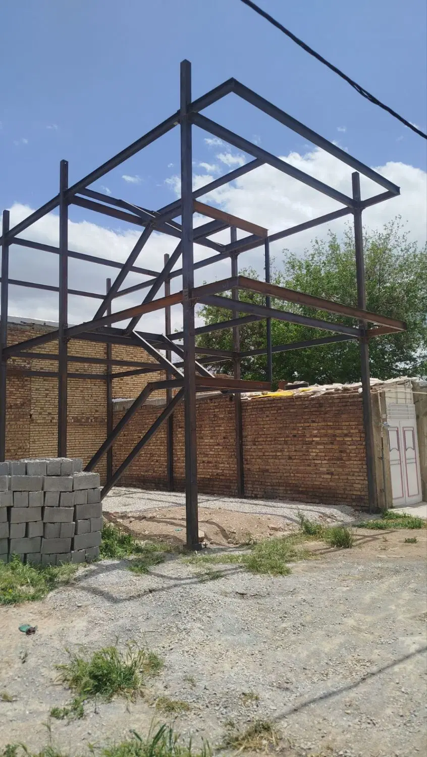 زمین با اسکلت بندی