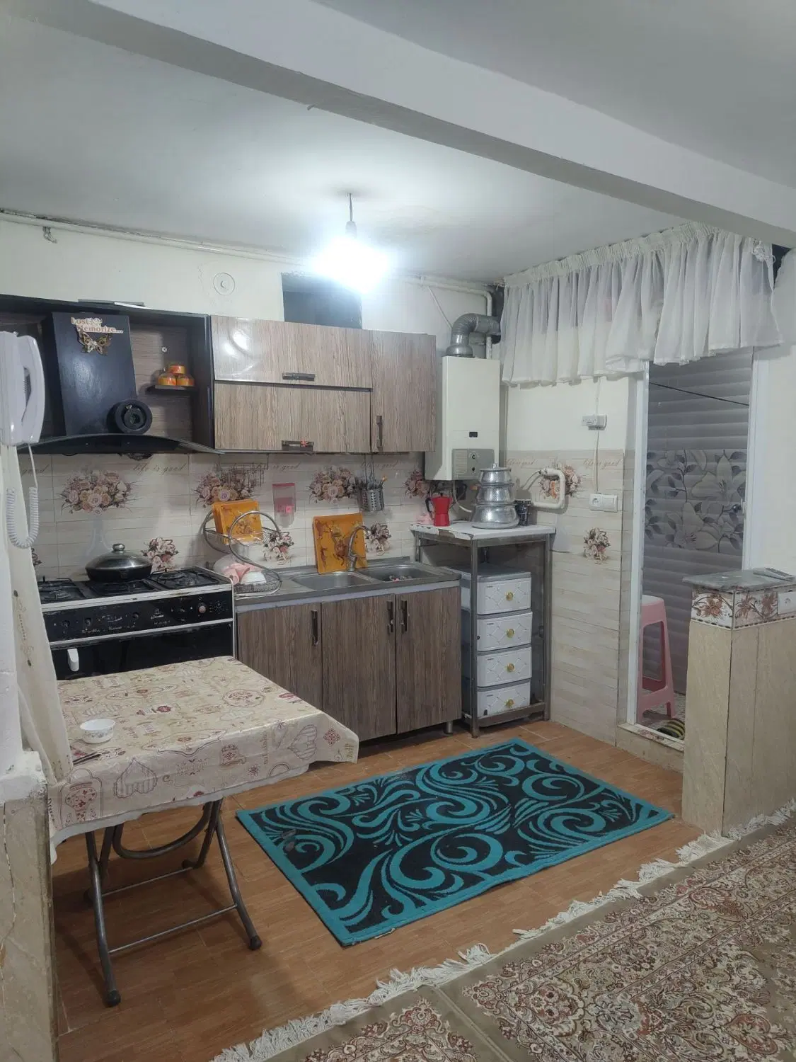 خانه مسکونی دو طبقه همراه با مغاره