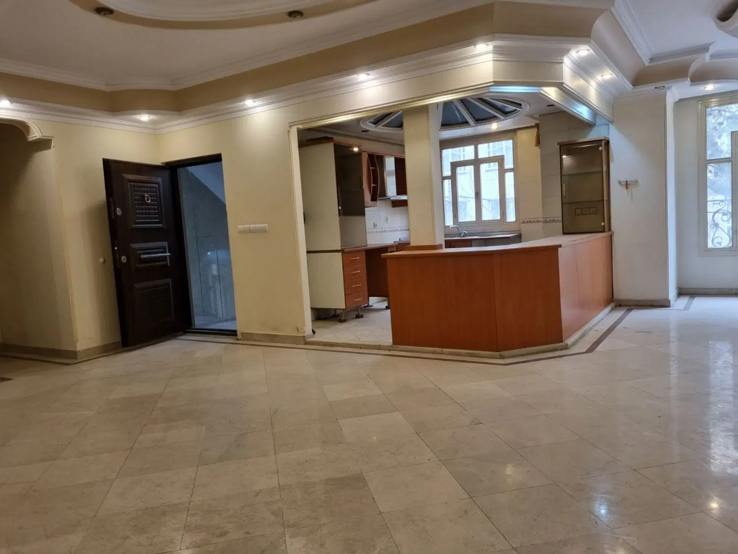 ۱۲۷ متری تک واحدی فول امکانات