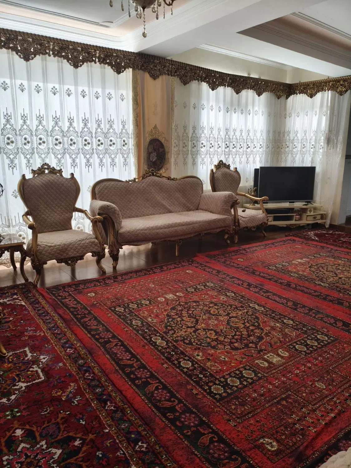 آپارتمان ۳ طبقه تک واحدی در بازار