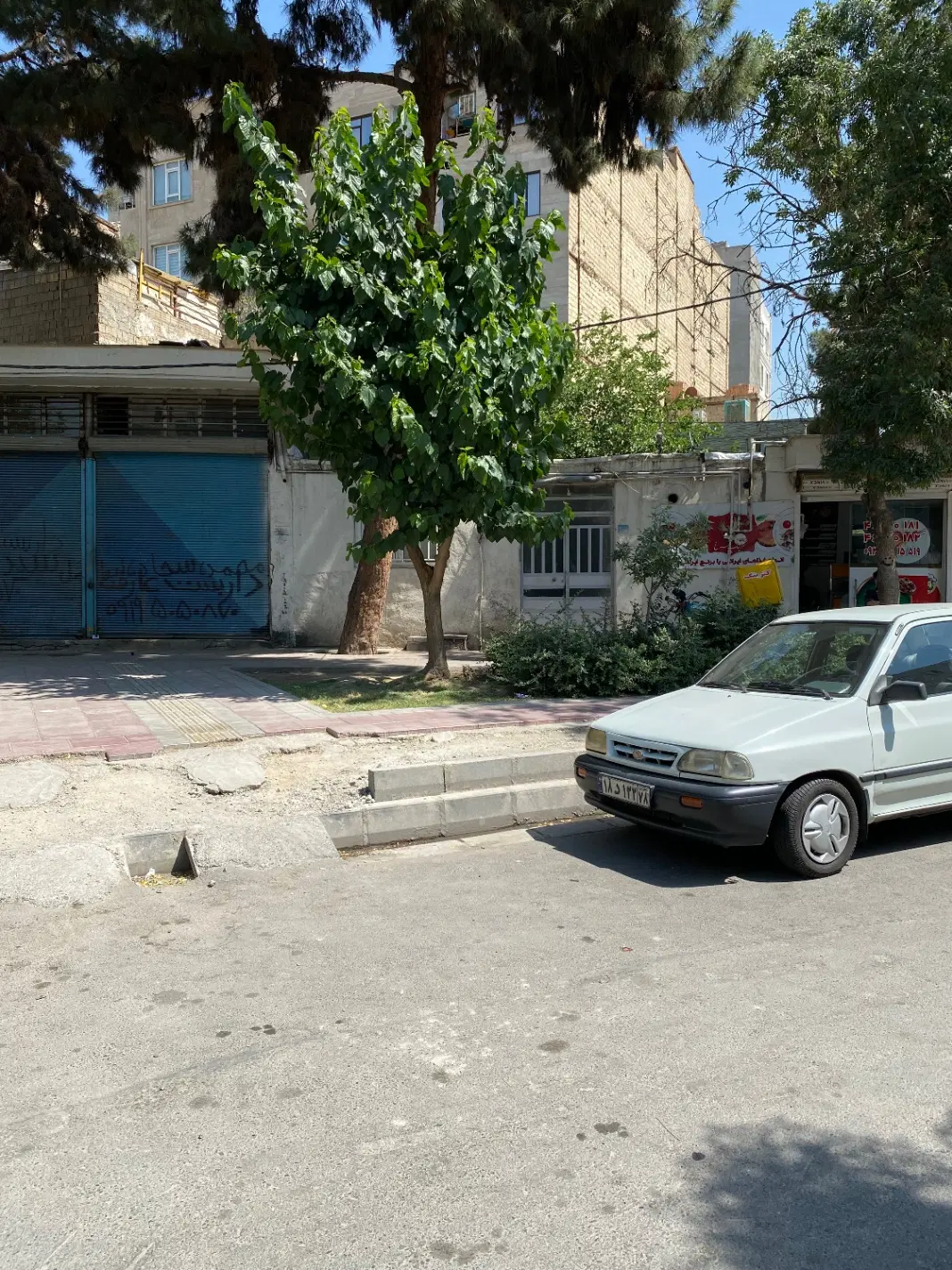 ۱۹۵ ویلایی و مغازه تجاری سنددار۳تا مغازه +خانه۲بحر