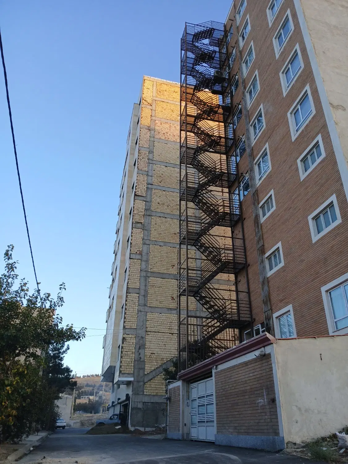زمین بر خیابان برای آپارتمان