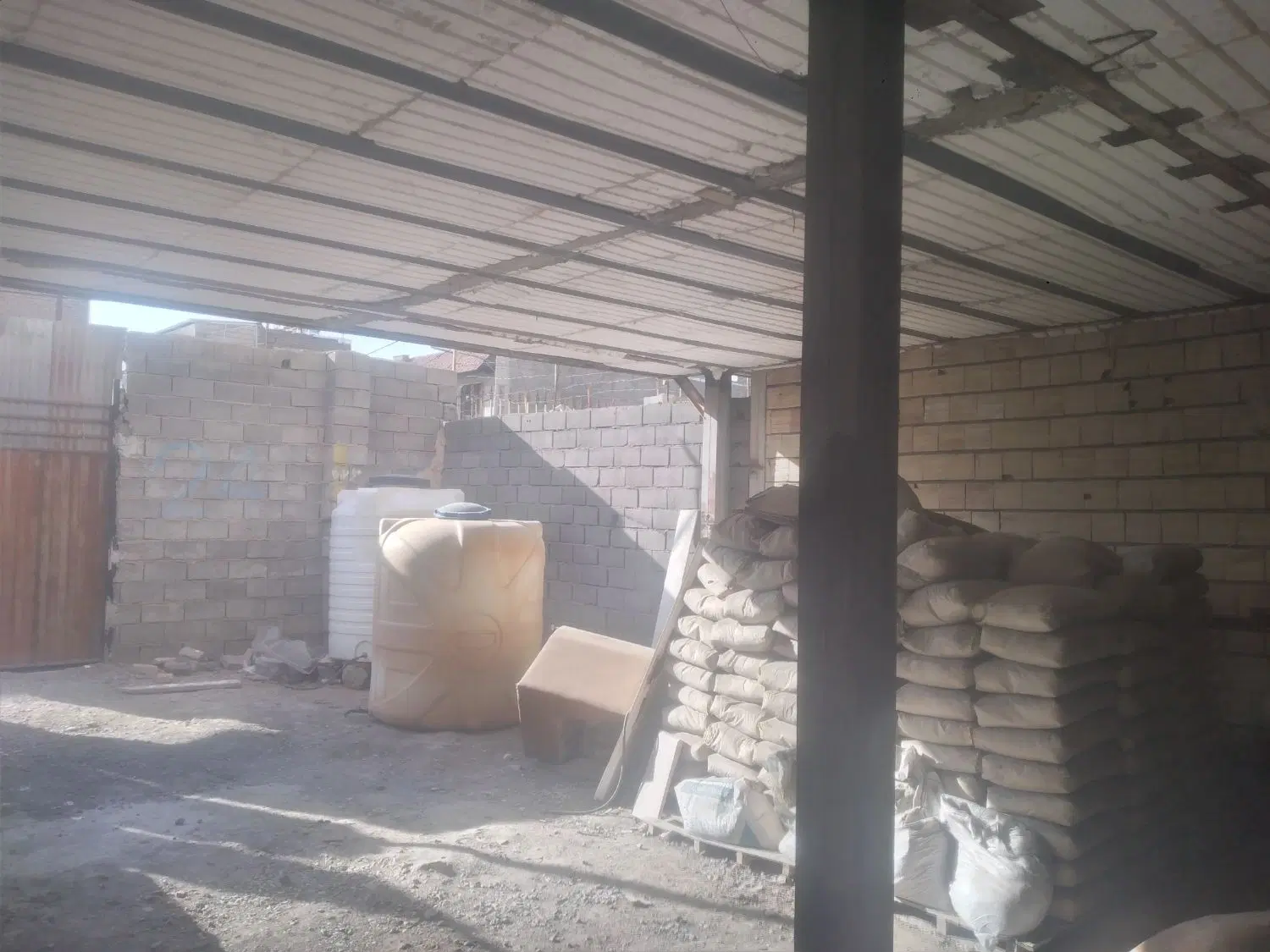 ساختمان نیمه کاره
