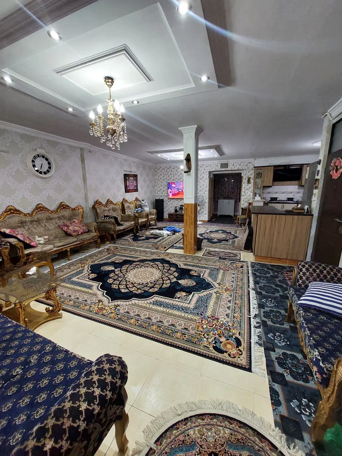 واحد ۱۰۰ متری (کوچه نرگس)