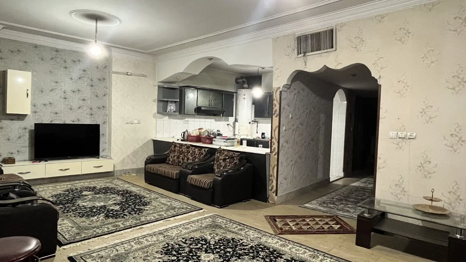 آپارتمان دو خوابه نورگیر بر خیابان اصلی مشتاق دوم