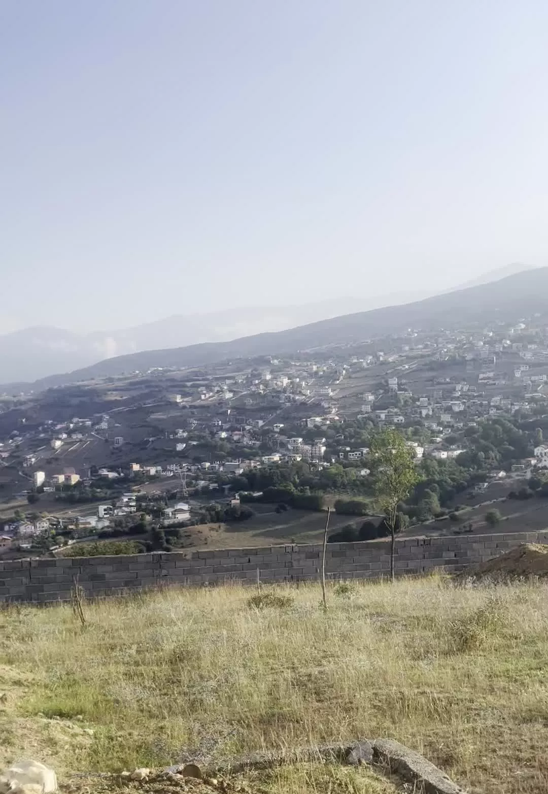 ۵۰۰ متر زمین جاده کلاردشت بسیار رو به پیشرفت
