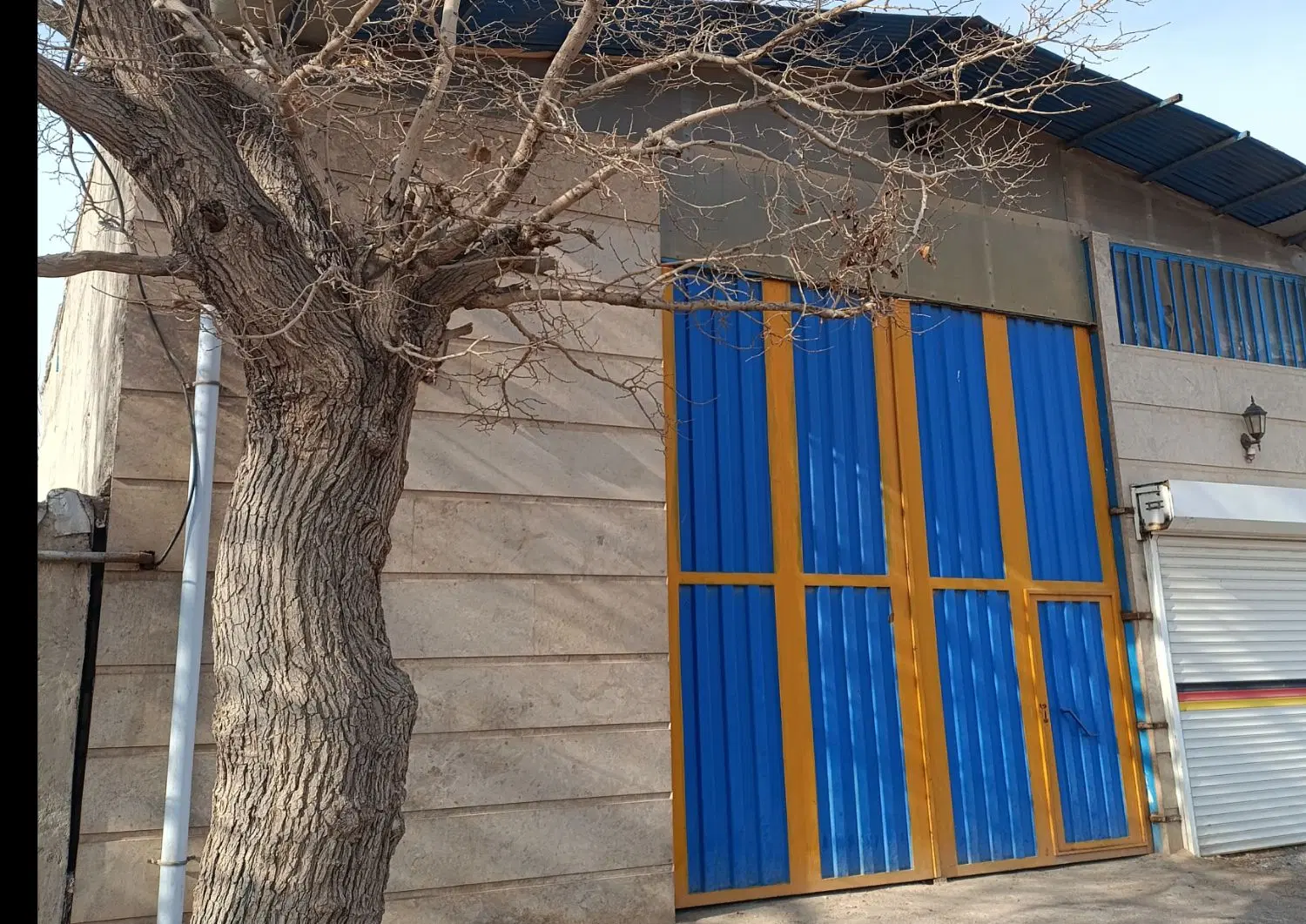 «فروش فوری سالن نوساز به علت نیاز مالی باغ معروف»