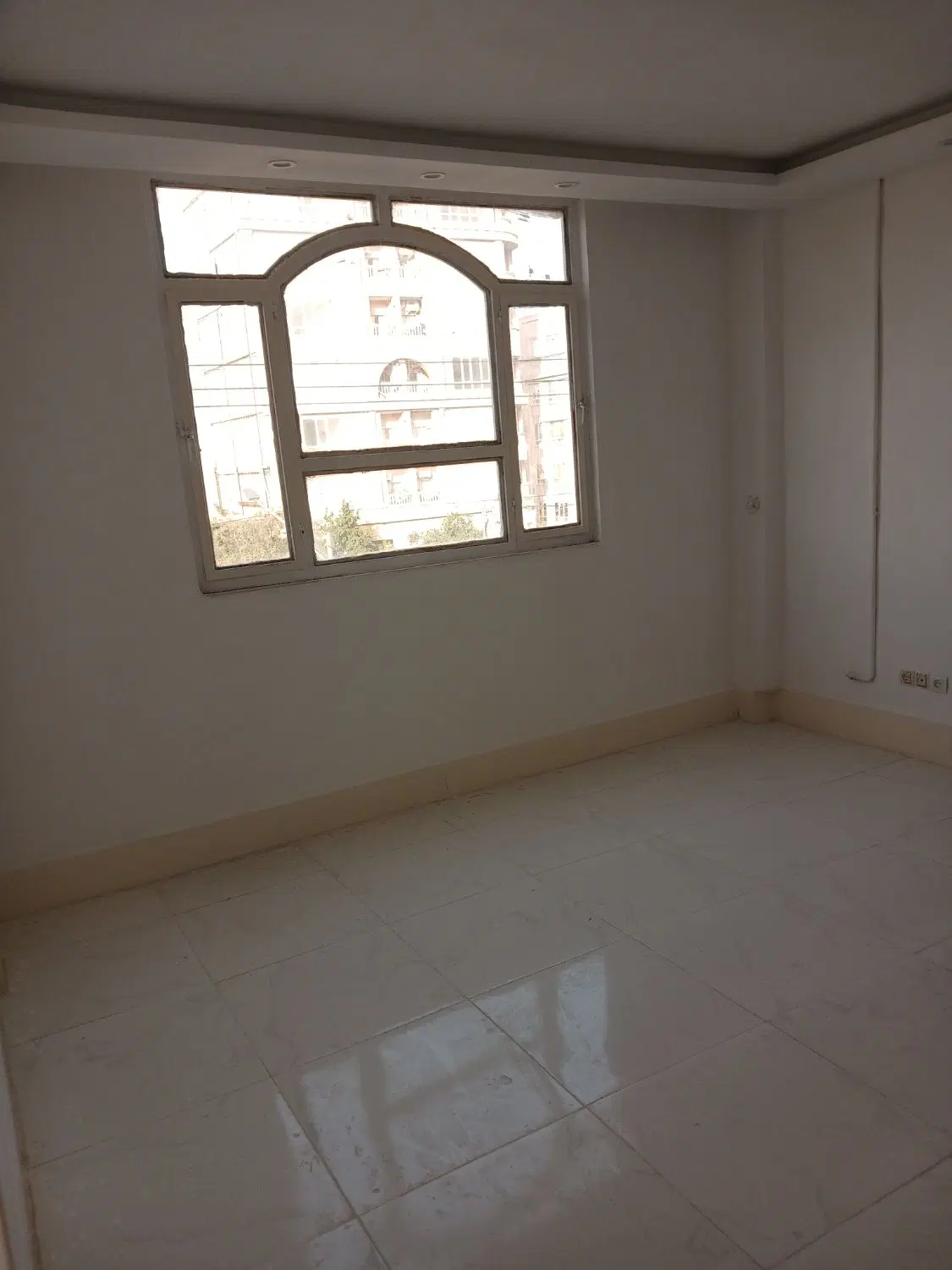 آپارتمان حاشیه خیابان اصلانی