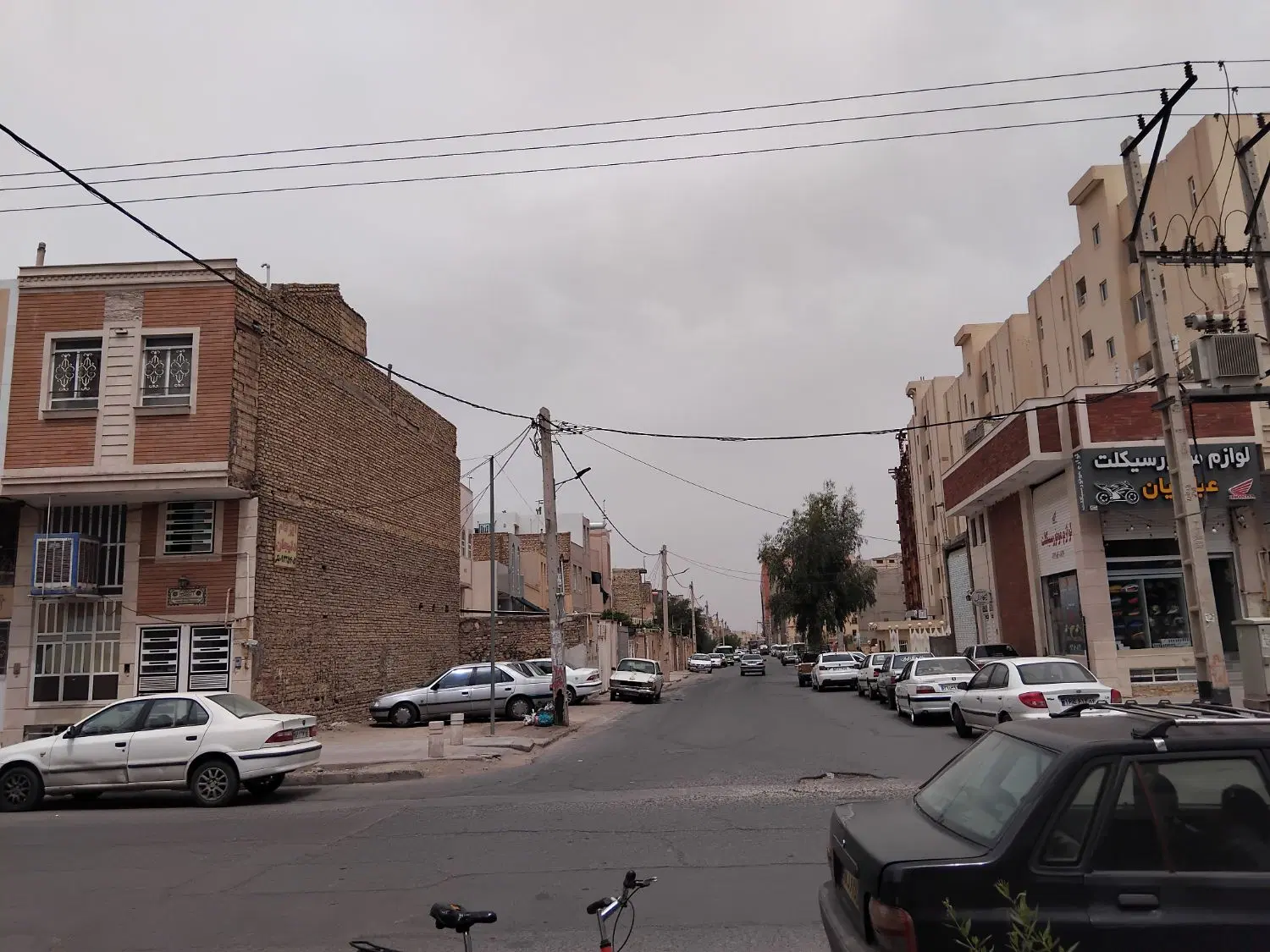 فروش مغازه همکف ۱۶۰متر آزادشهر  قابل معاوضه