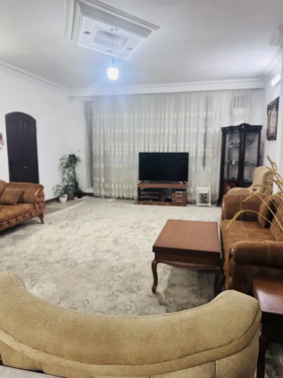 100 متر آپارتمان در چهار راه ابوطالب