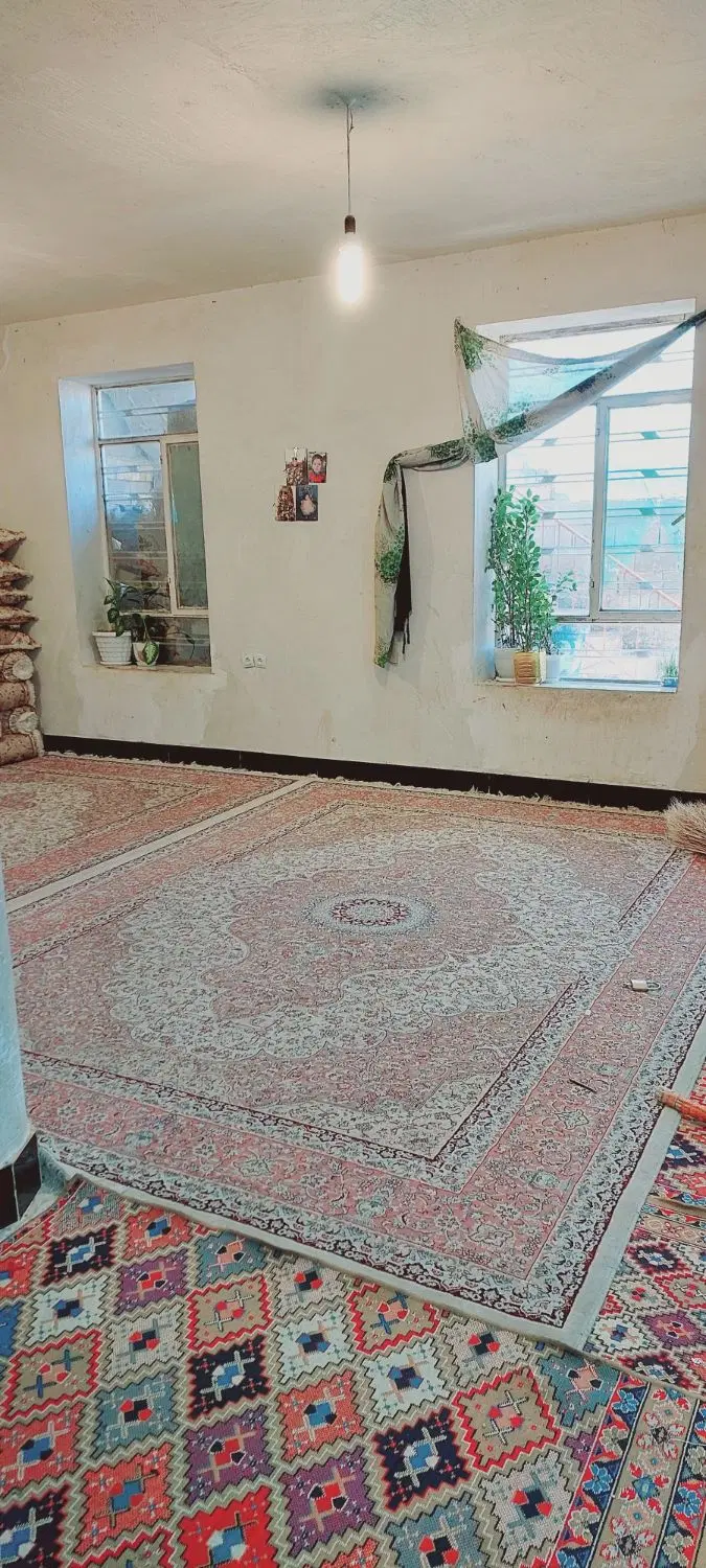 خونه دو طبقه واقع در نرگاه خیابان عبدل ستار‌محمدی