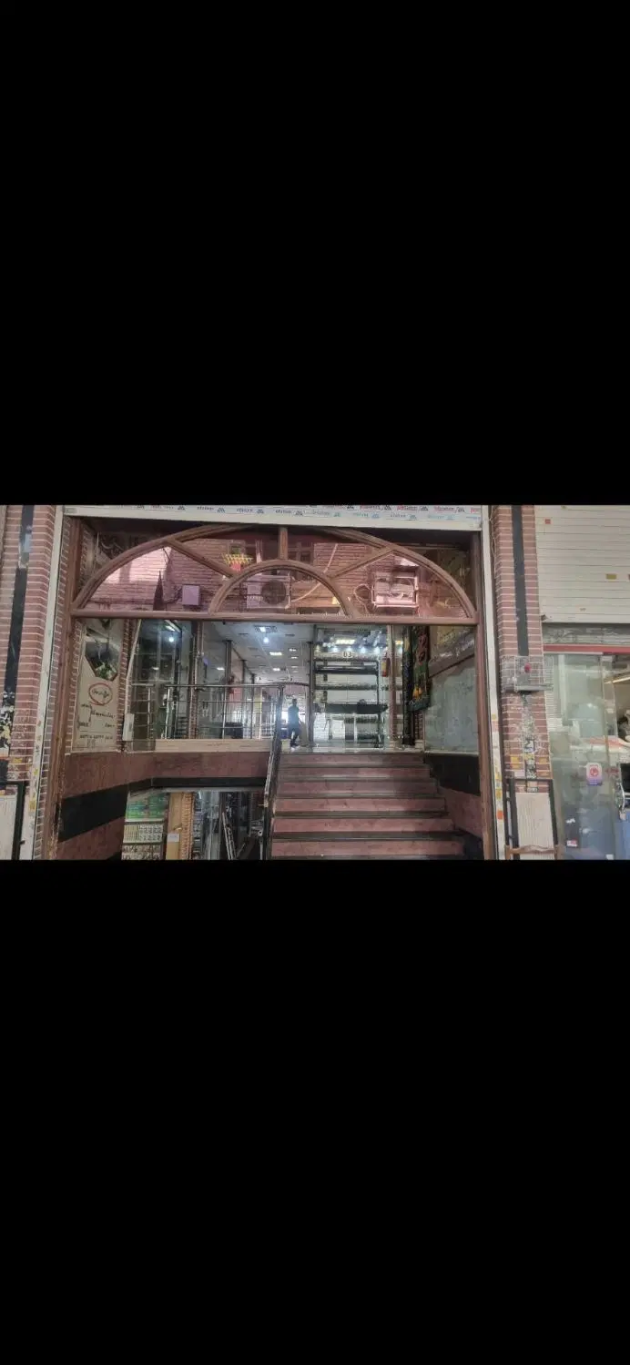معازه در بازار بزرگ