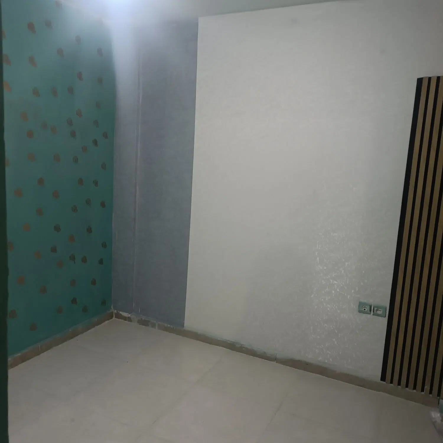 خانه ی ویلایی یه طبقه ونیم  بیست متری ولیعصر