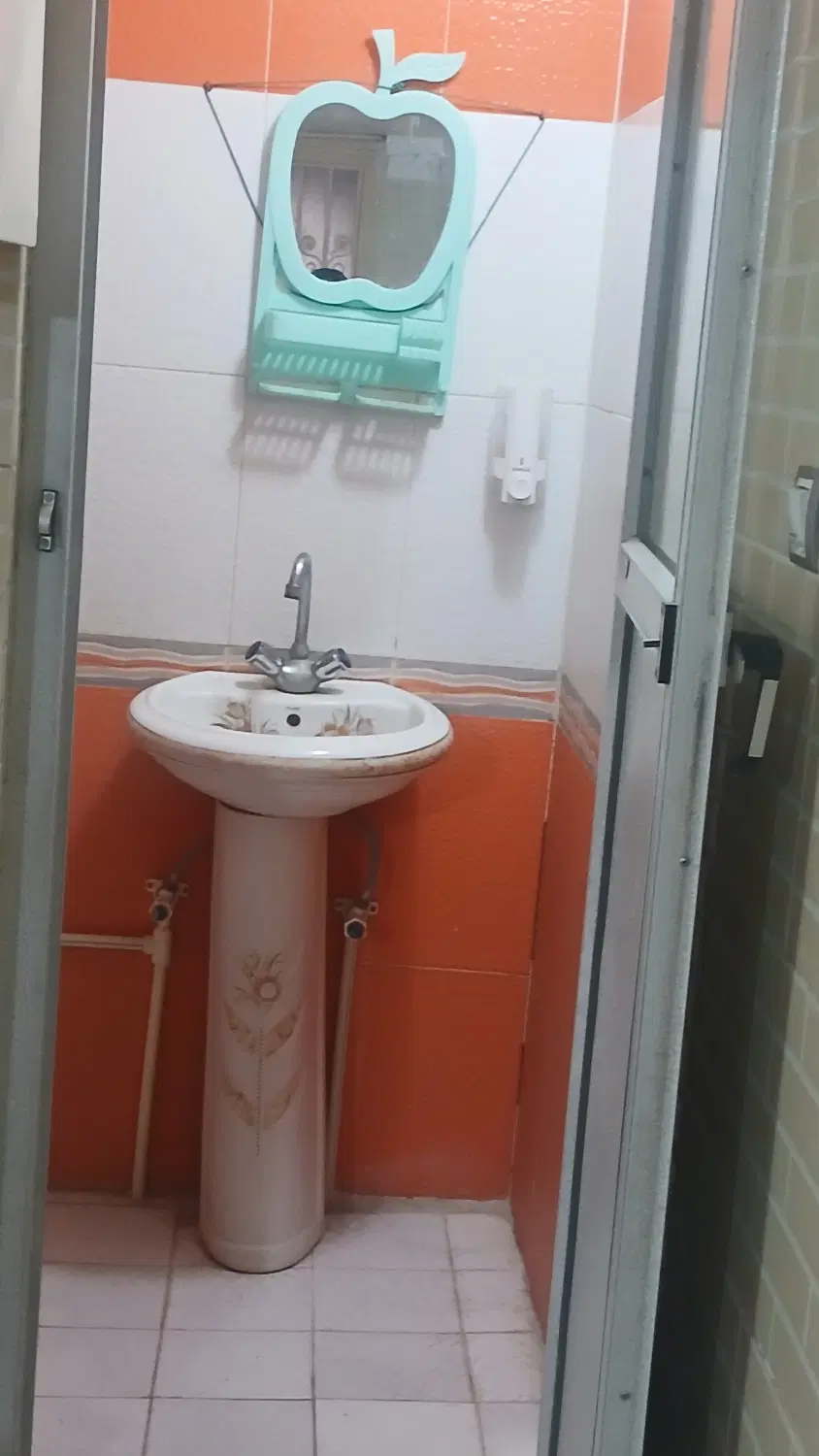سوئیت اجاره‌ای   ته پارکینگ