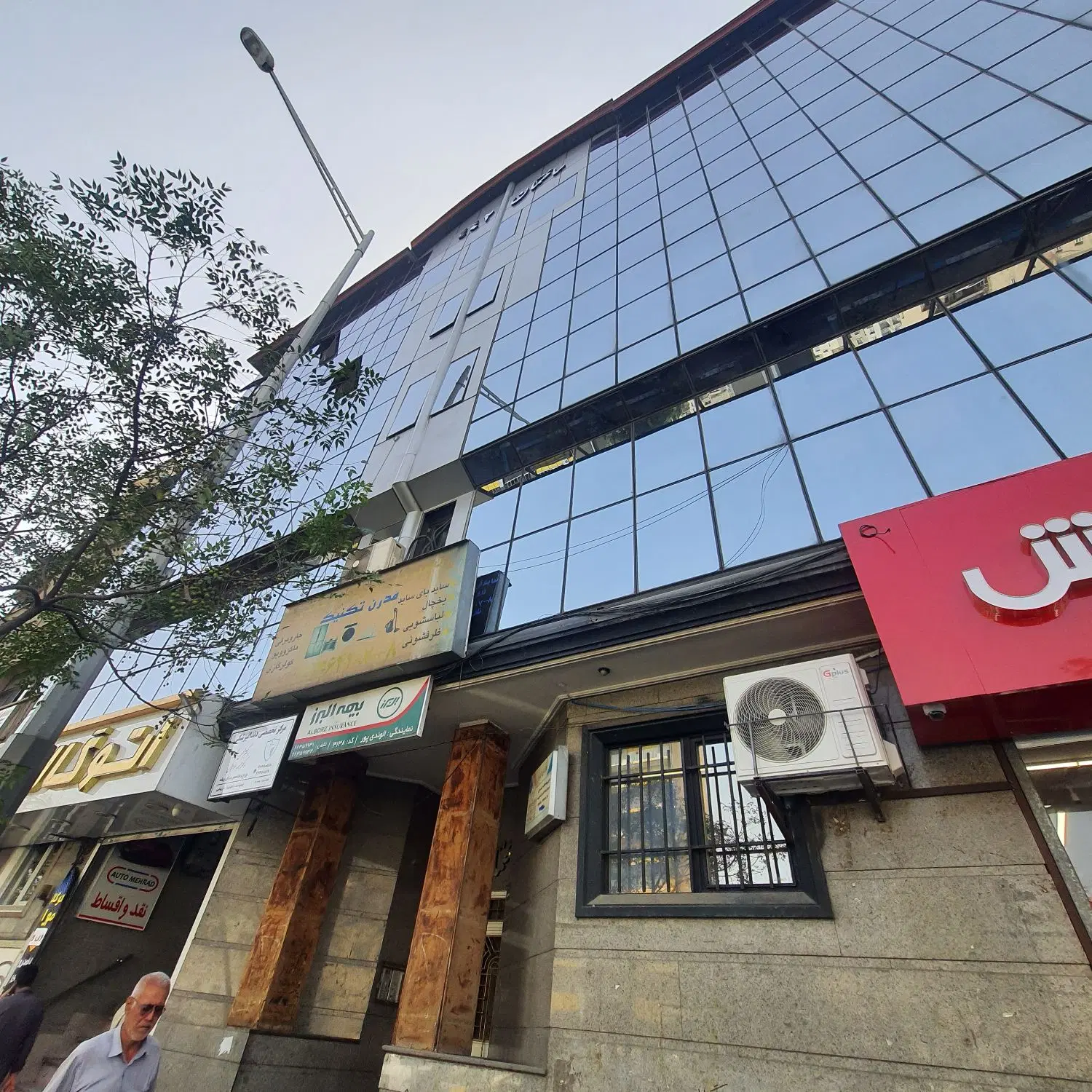 دفتر کار فول امکانات بهترین لوکیشن آزادی