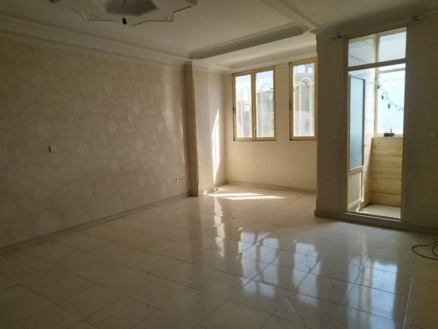 واحد ۷۳ متری سند دار