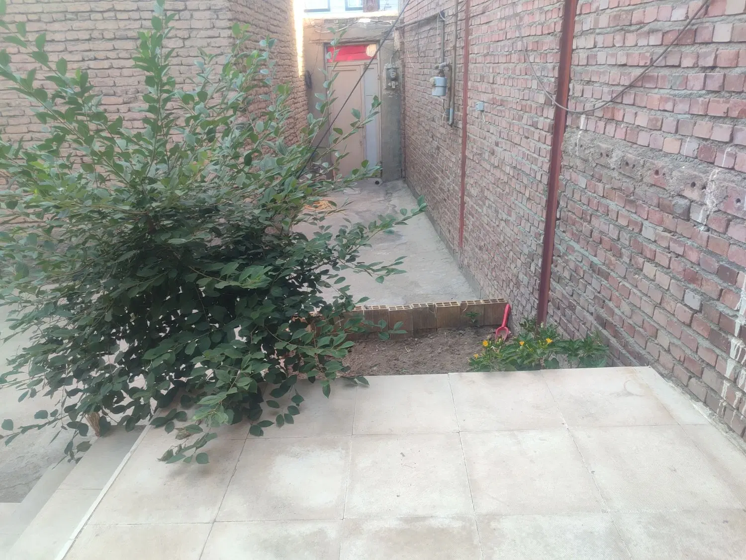 ساختمان مسکونی،160متر با  سند شش دانگ