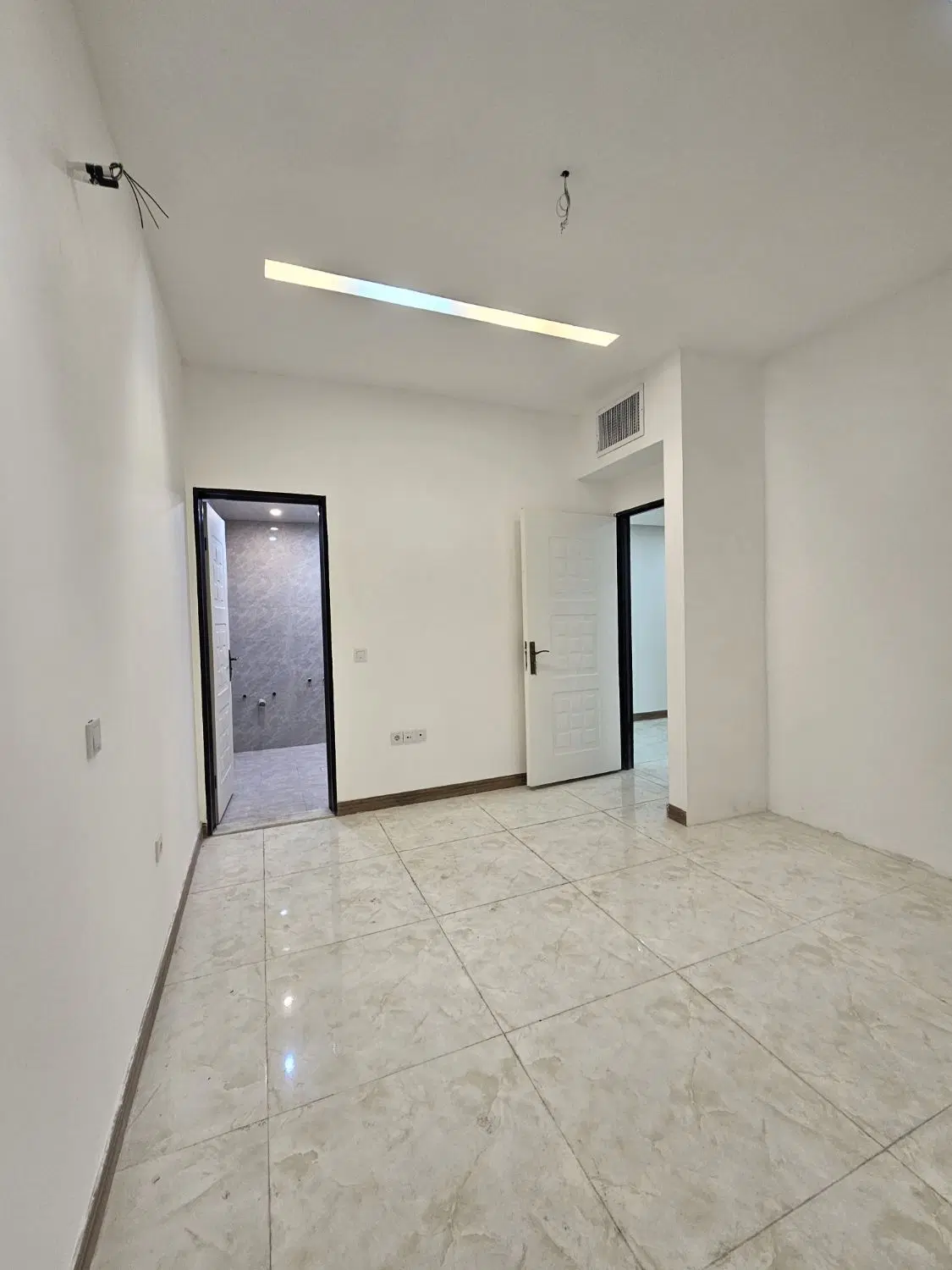 آپارتمان نوساز 140 متری غرق نور