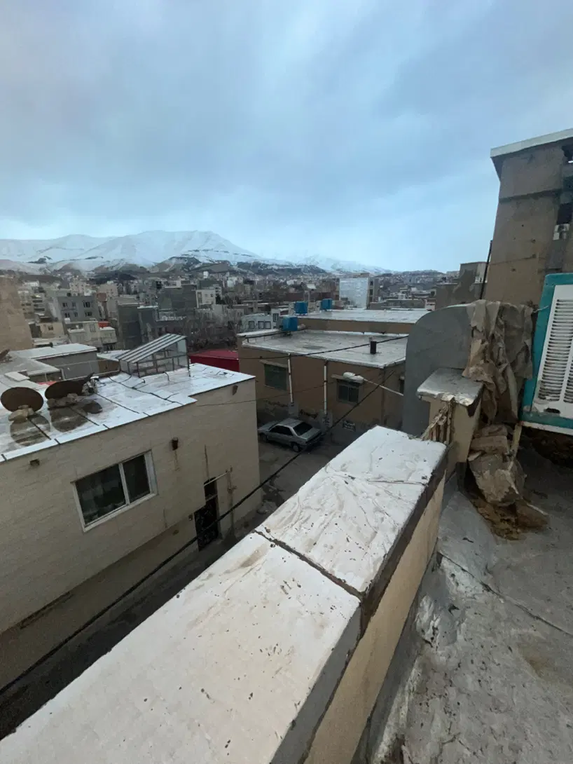 فروش دو طبقه مسکونی ویک مغازه دو نبش مرکز شهر