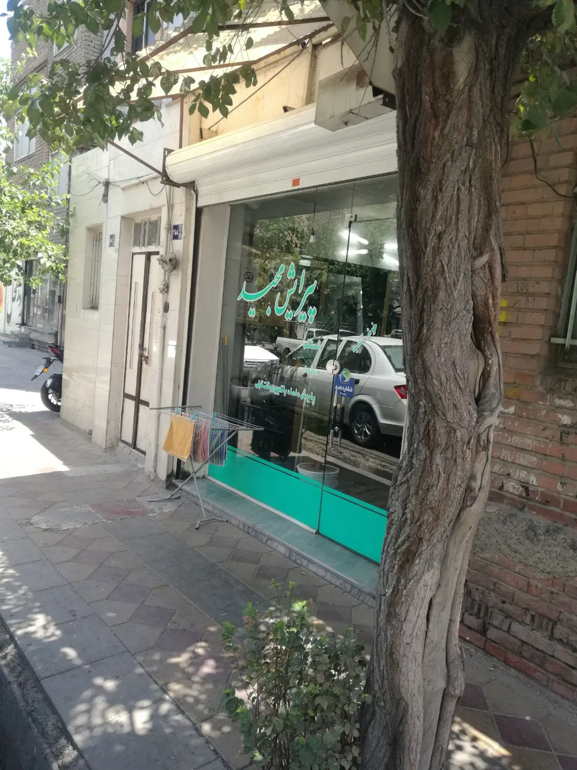 خانه ویلایی با مغازه بر خیابان اصلی محمدآباد