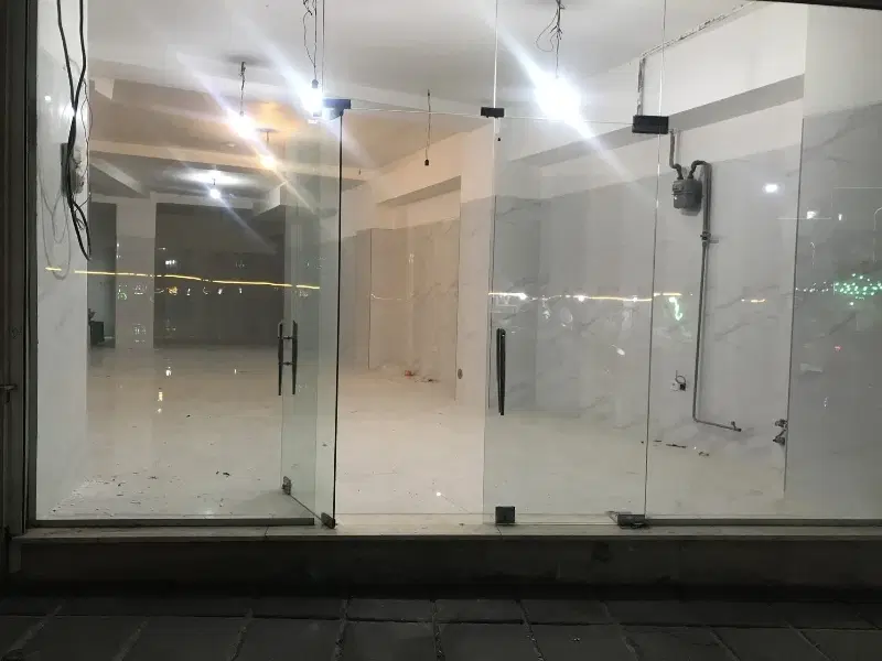 مغازه ی ۹۷ متری بلوار انقلاب