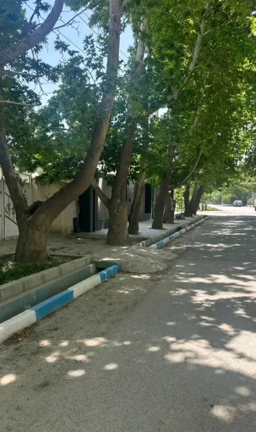 ۲۴۰م زمین مسکونی داخل بافت قابل ساخت با جواز